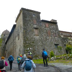 P1190968    Torre Gonzaghesca e mura di quello che era il Castello.
